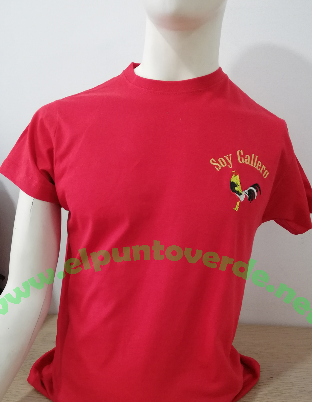 camiseta con gallo roja